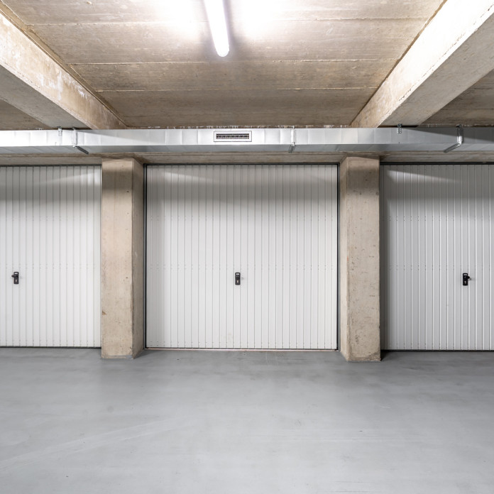 VKM Puertas / Persianas · Puerta Parkings / Garajes Quart